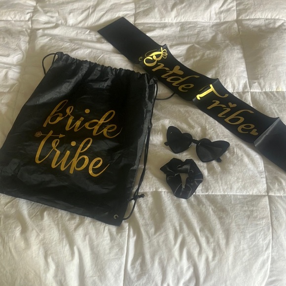 Black and Gold Sunglasses Accessories for Bridal Celebrations - Picture 1 of 1